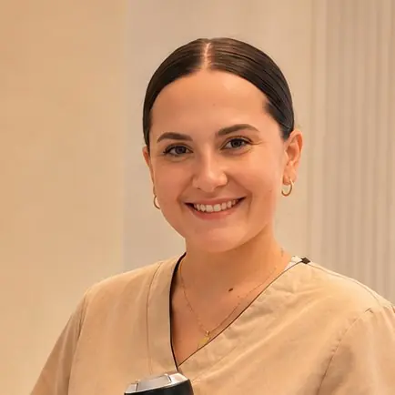 Eve, praticienne laser à l'institut Diaderm